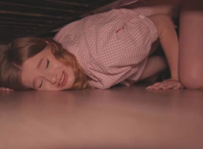 Chịch nát lồn chị kế đang mắc kệt dưới gầm giường - phimsex69.vip