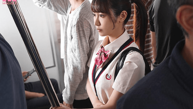 MIDV-599_Em nữ sinh váy ngắn trên tàu điện Ono Rikka - phimsex69.vip