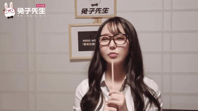 TZ100 - Hiếp dâm tập thể em gái hàng ngon đêm giao thừa - phimsex69.vip